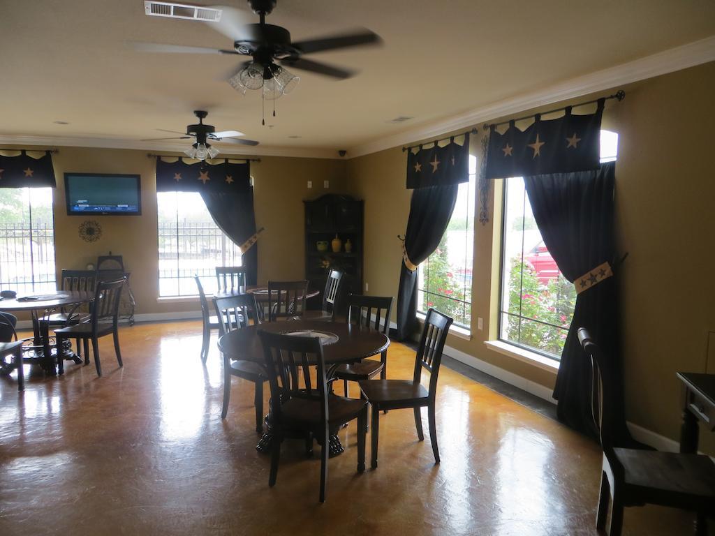 Black Gold Inn Yoakum Exterior photo