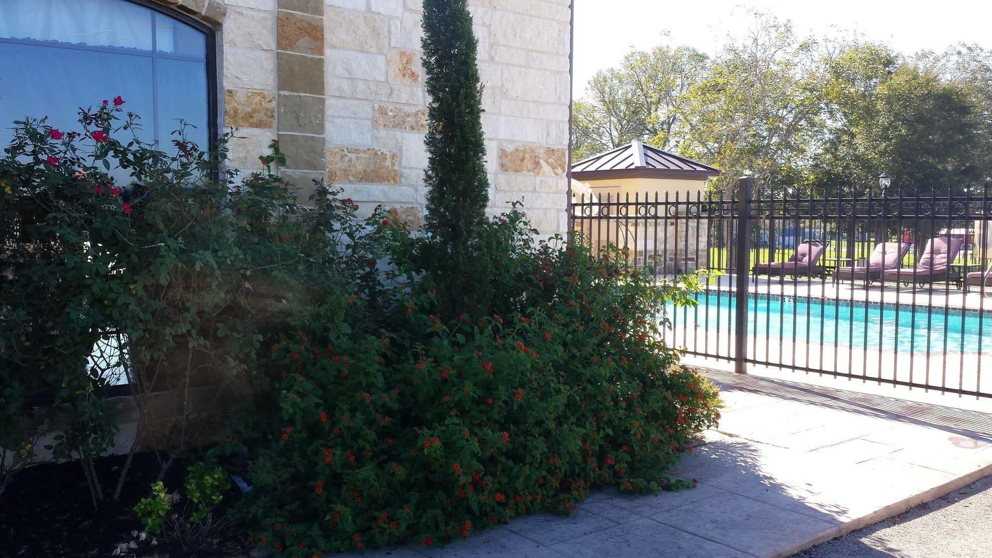 Black Gold Inn Yoakum Exterior photo